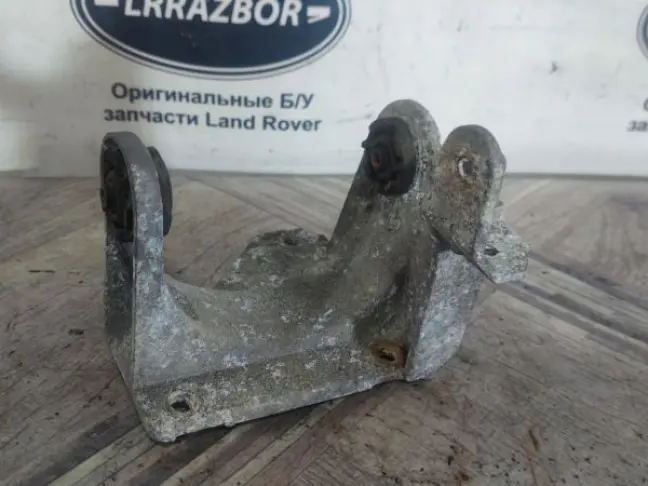 Кронштейн компрессора подвески Хитачи L319 L320