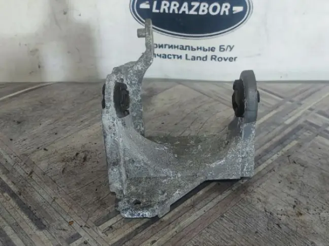 Кронштейн компрессора подвески Хитачи L319 L320