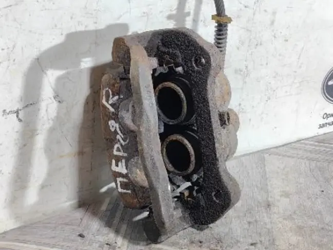 Суппорт тормозной передний правый DISCOVERY 3 L319