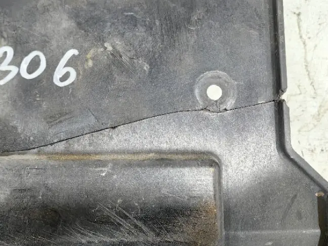 Кронштейн бампера правый Land Rover Freelander 2