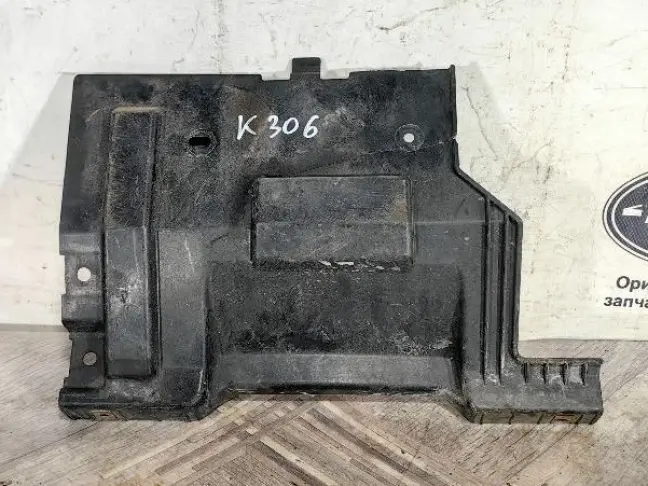 Кронштейн бампера правый Land Rover Freelander 2