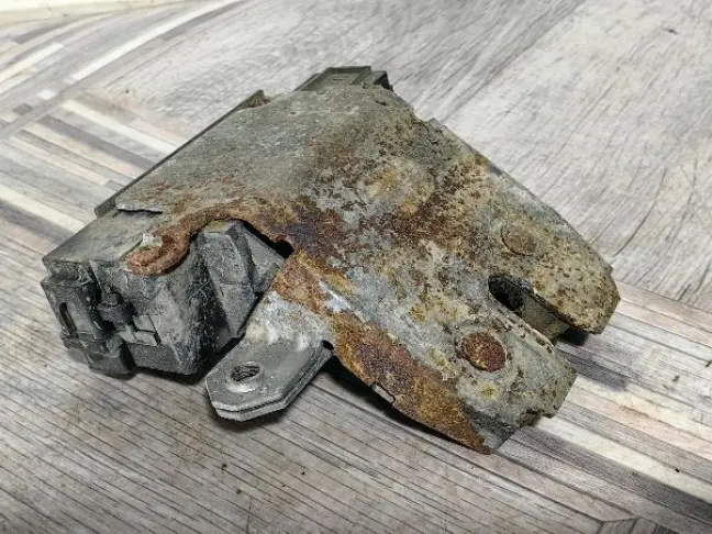 Замок багажника Range Rover Sport L320 2005-2009