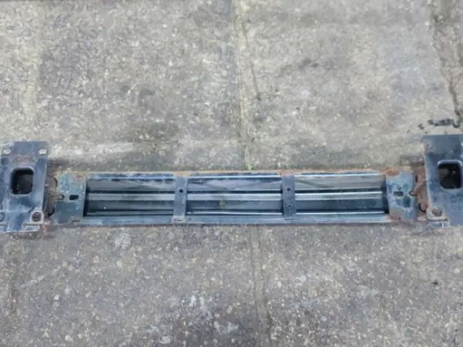 Усилитель переднего бампера DISCOVERY 3/4 L319