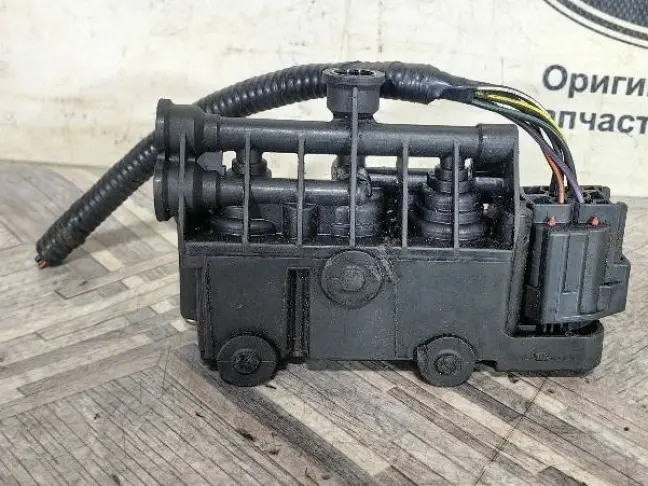 Блок клапанов передний DISCOVERY 3/4 L319 05-15