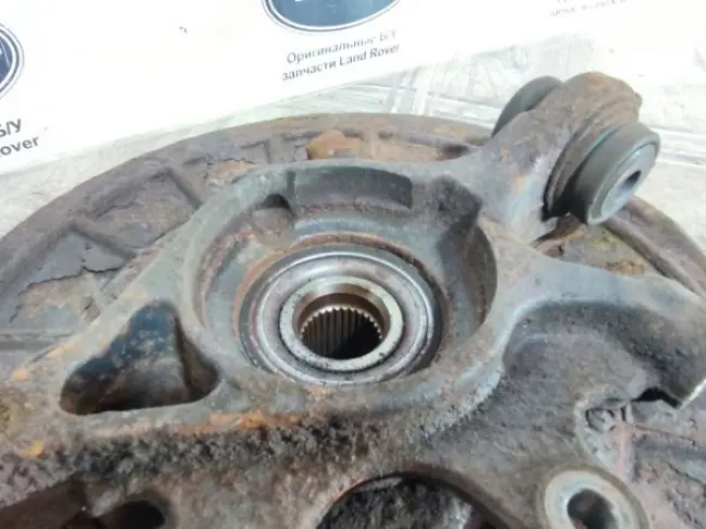 Кулак задний левый Range Rover Sport L320