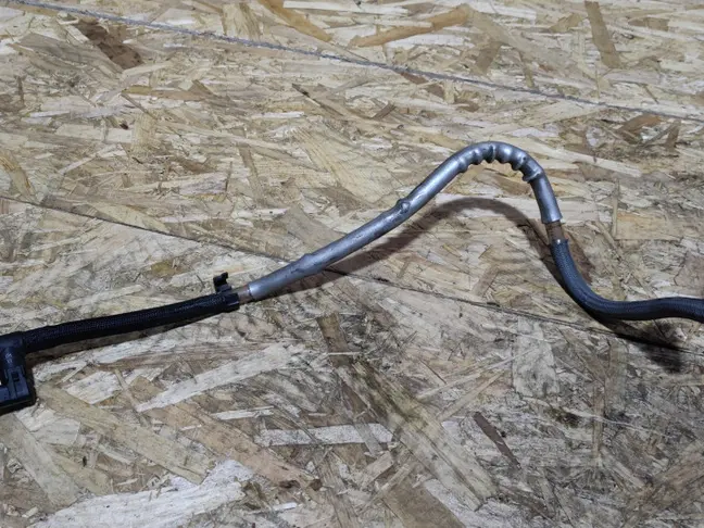 Трубка топливная Land Rover Freelander 2 2.2