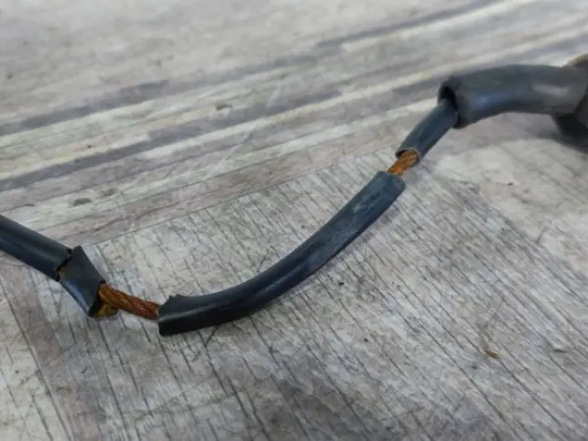 Трос откидного борта Range Rover L322 02-12