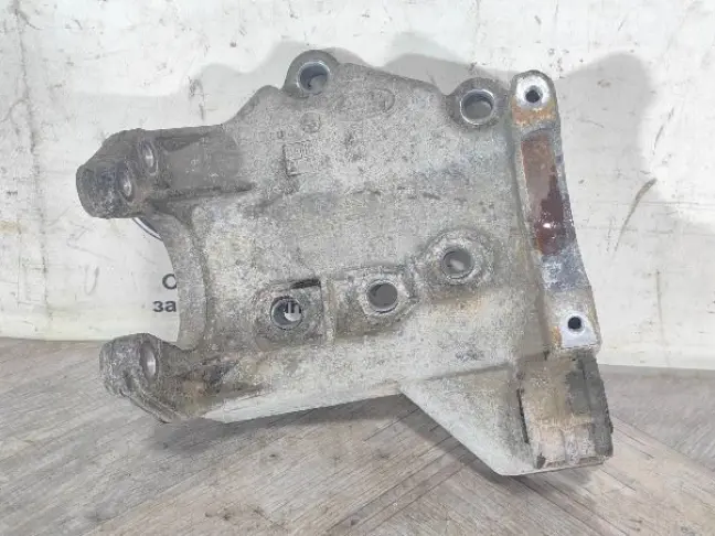 Кронштейн привода Land Rover Freelander 2 2.2