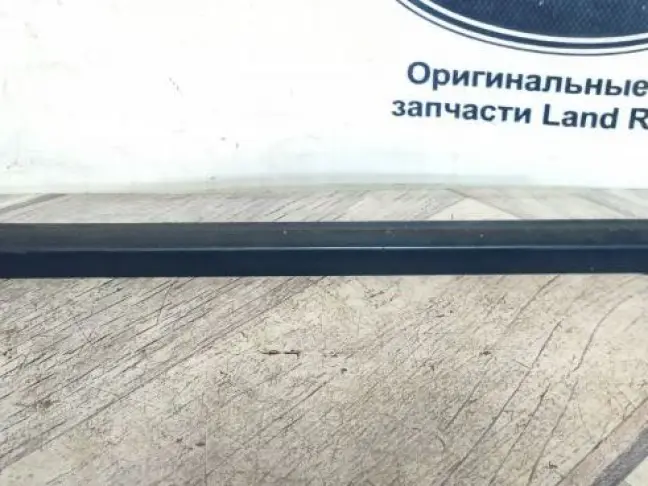 Молдинг стекла левый задний DISCOVERY 3/4 L319