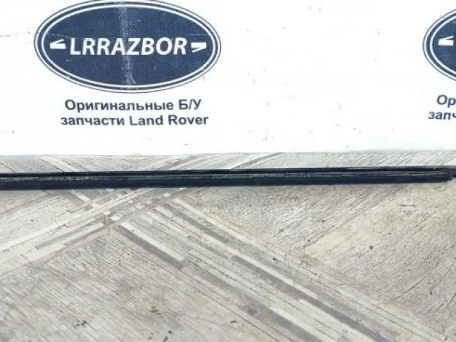 Молдинг стекла левый задний DISCOVERY 3/4 L319