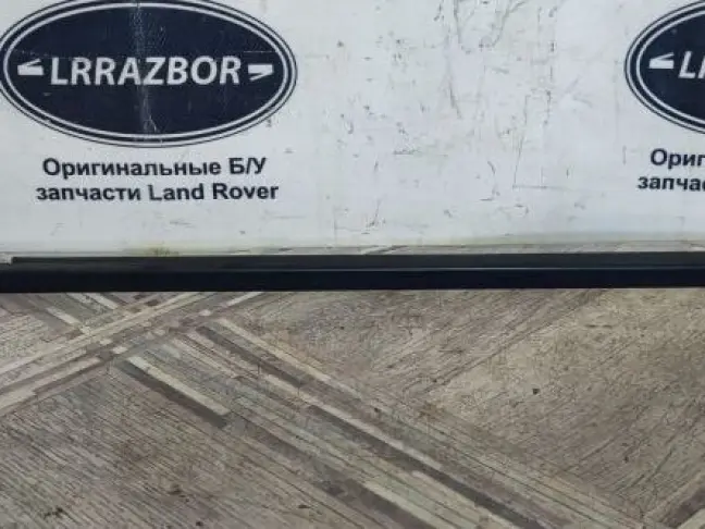 Молдинг стекла левый задний DISCOVERY 3/4 L319