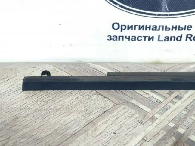 Молдинг стекла левый задний DISCOVERY 3/4 L319