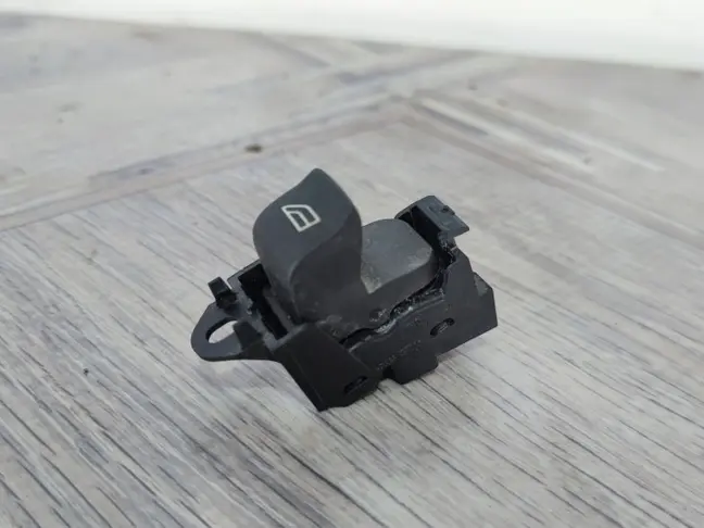 Кнопка стеклоподьемника Land Rover Freelander 2