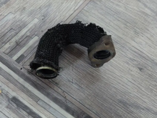 Трубка клапана ЕГР правая DISCOVERY 3 L319 2.7