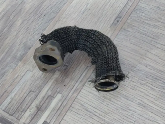 Трубка клапана ЕГР правая DISCOVERY 3 L319 2.7