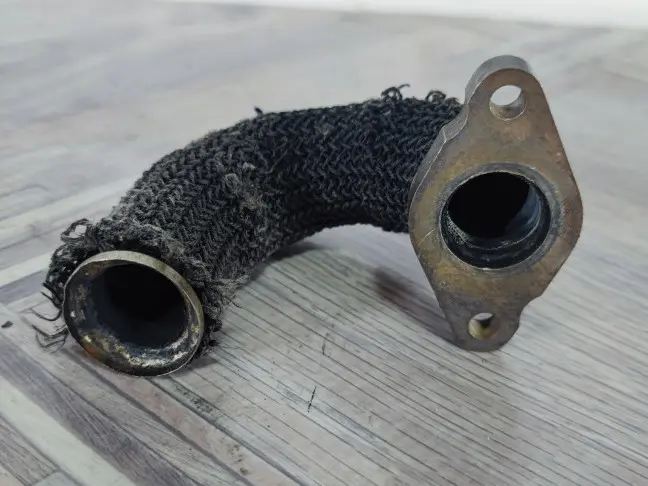 Трубка клапана ЕГР правая DISCOVERY 3 L319 2.7