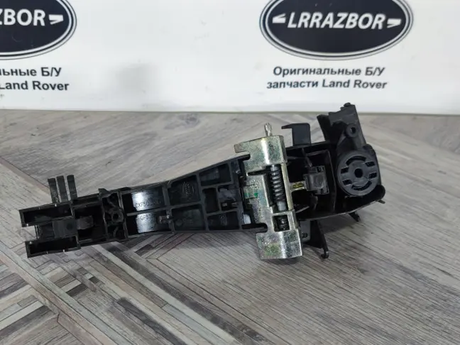 Ручка двери передней левой DISCOVERY 3 L319 05-09