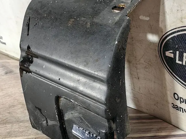 Молдинг переднего левого крыла DISCOVERY 3 L319