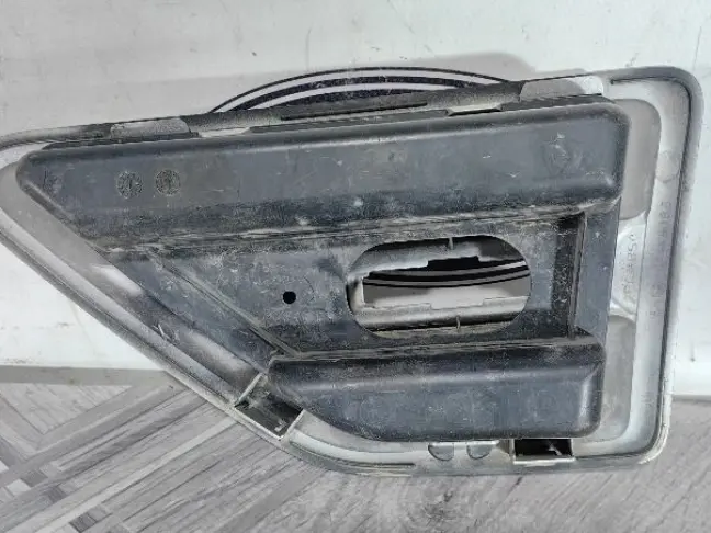 Решетка жабра правая Land Rover Freelander 2 2.2