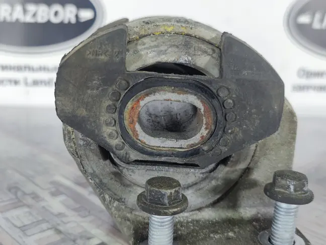 Опора раздаточной коробки Range Rover L320