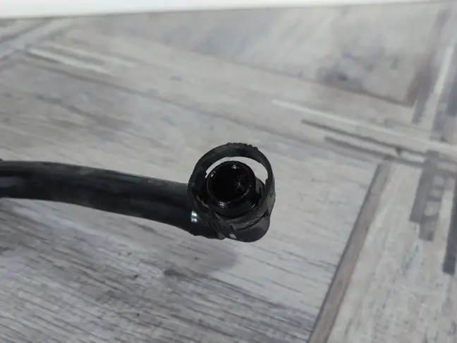 Вакуумная трубка правая Land Rover Sport L320