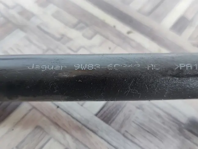 Вакуумная трубка правая Land Rover Sport L320