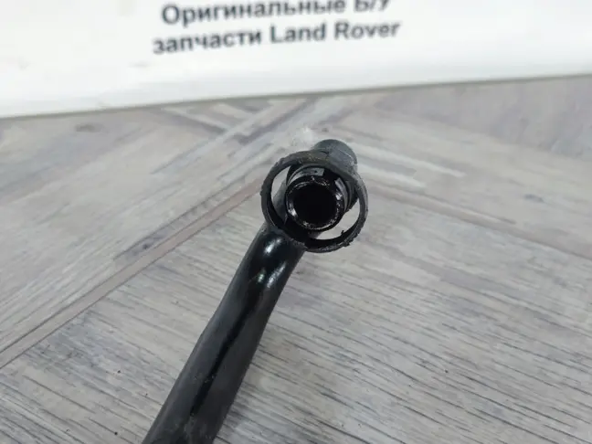Вакуумная трубка правая Land Rover Sport L320