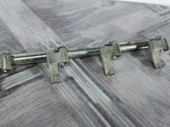 Топливная рейка левая Land Rover  Sport L320