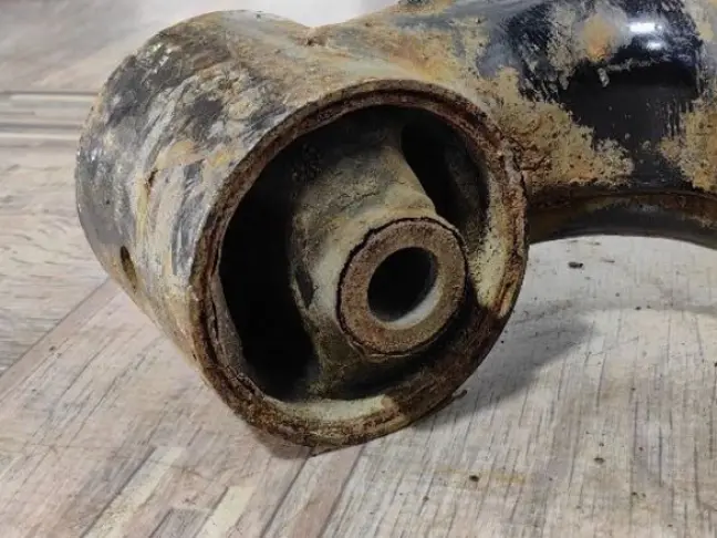 Рычаг задний нижний левый Range Rover Sport L320