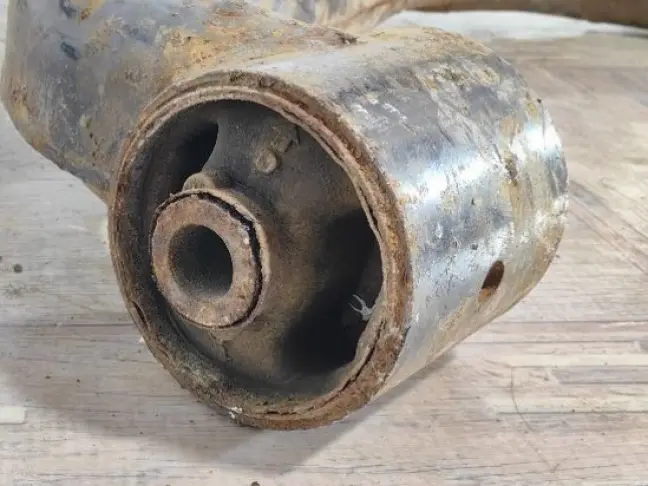 Рычаг задний нижний левый Range Rover Sport L320