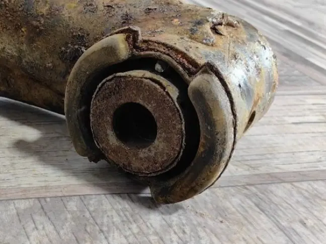 Рычаг задний нижний левый Range Rover Sport L320