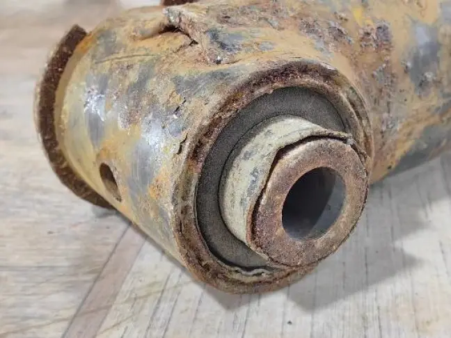 Рычаг задний нижний левый Range Rover Sport L320