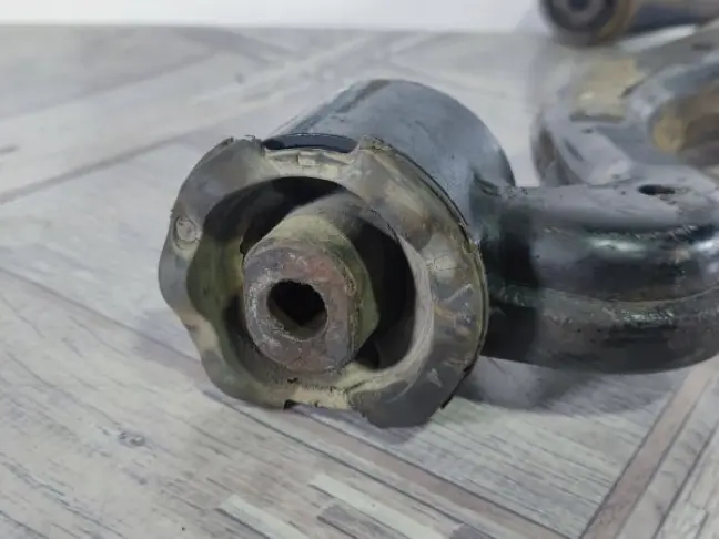 Рычаг передний нижний правый Land Rover Sport L320