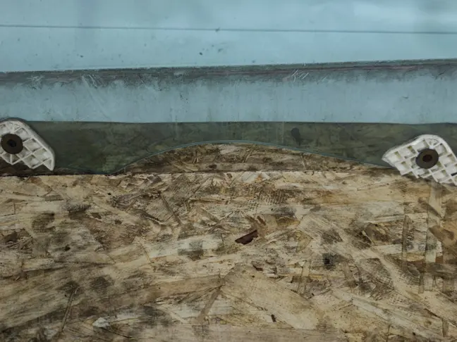 Стекло двери передней левой Range Rover Sport L320