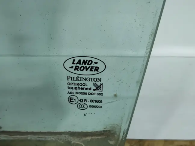 Стекло двери передней левой Range Rover Sport L320