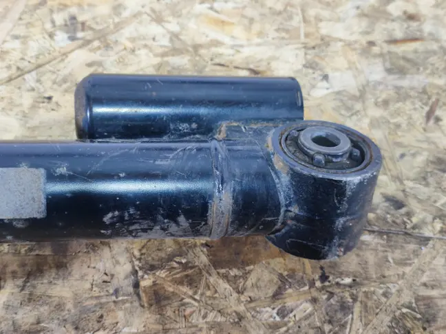 Амортизатор задний левый Land Rover Sport L320 09+