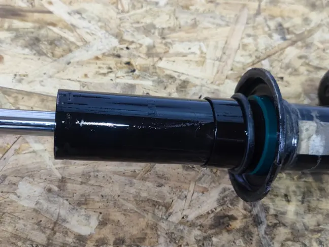 Амортизатор задний левый Land Rover Sport L320 09+