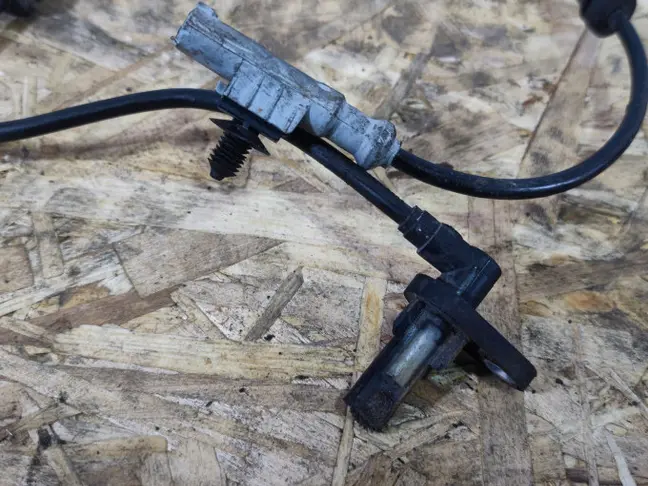 Датчик ABS передний Land Rover Sport L320