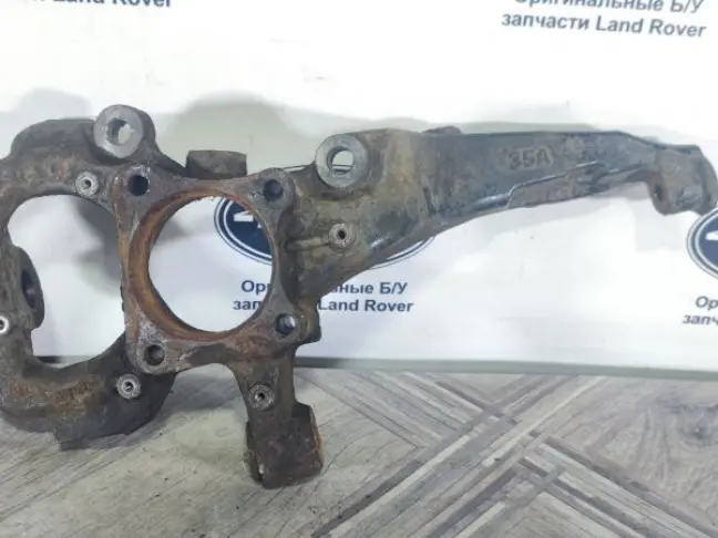 Кулак передний правый Range Rover Sport L320 09-13