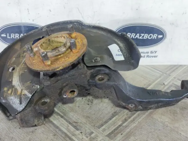 Кулак передний левый  Range Rover Sport L320 09-13