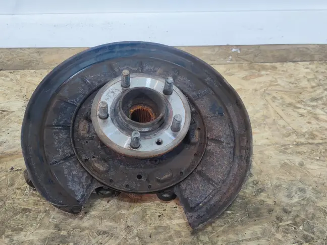 Кулак задний правый Range Rover Sport L320