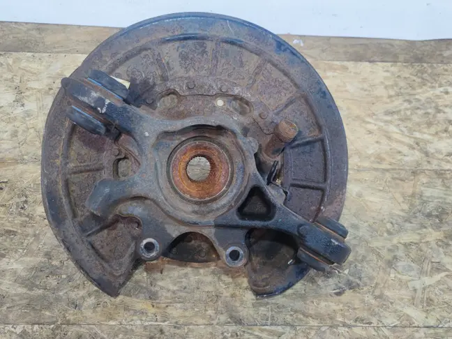 Кулак задний правый Range Rover Sport L320