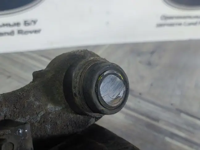 Кулак задний левый Range Rover Sport L320