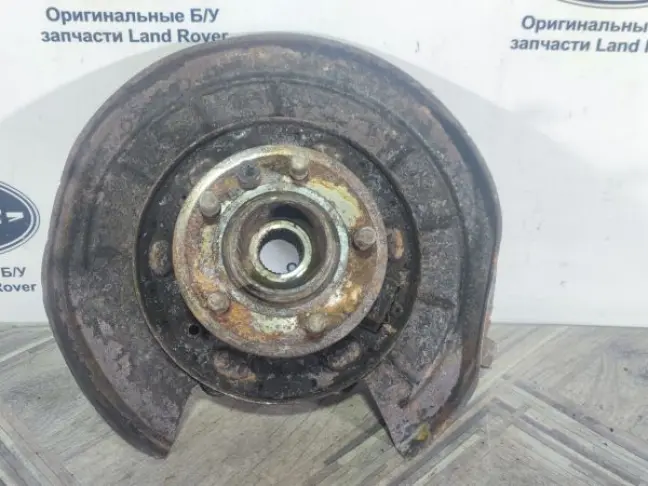 Кулак задний левый Range Rover Sport L320