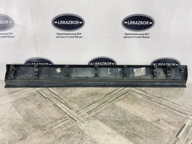 Молдинг передней левой двери DISCOVERY 3 L319