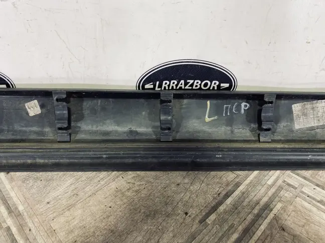 Молдинг передней левой двери DISCOVERY 3 L319