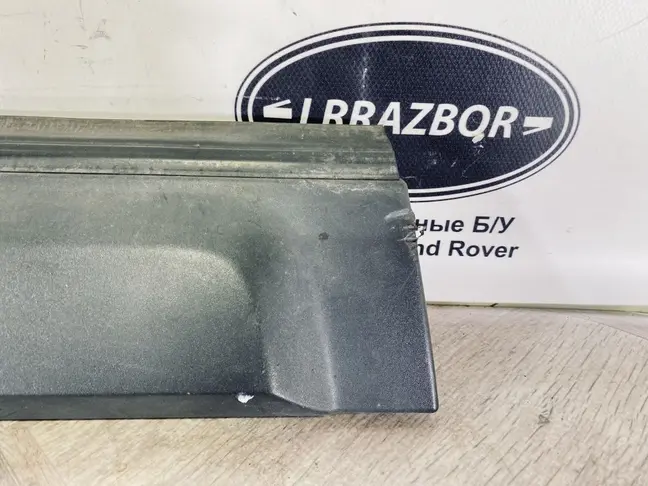 Молдинг передней левой двери DISCOVERY 3 L319