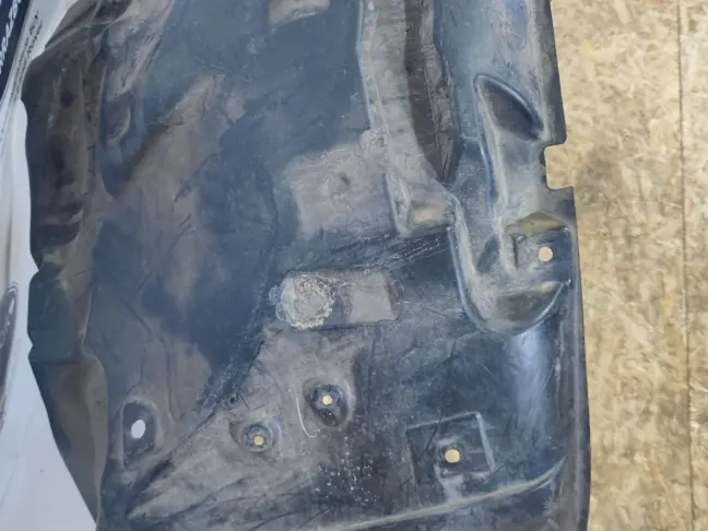 Подкрылок передний левый Range Rover Sport L320