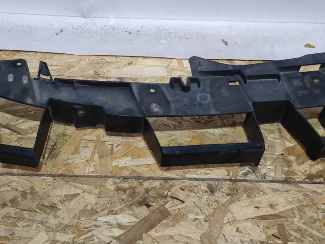 Кронштейн бампера правый Range Rover Sport L320