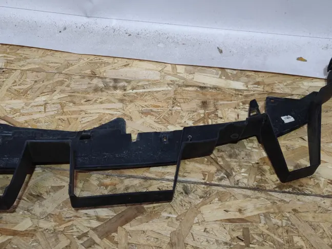 Кронштейн бампера правый Range Rover Sport L320